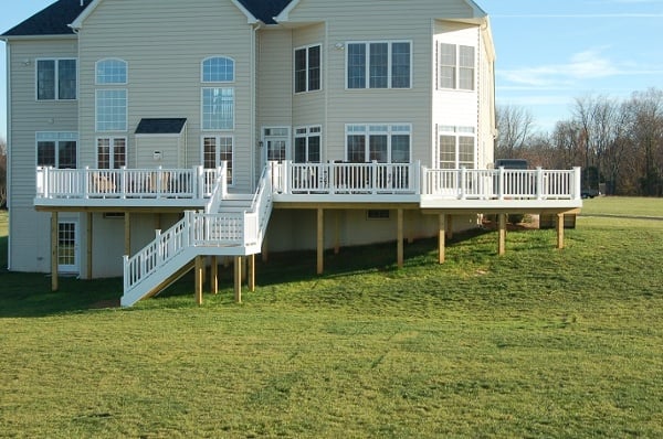 vinyl deck in Poolesville, Maryland photo AZEK special collection