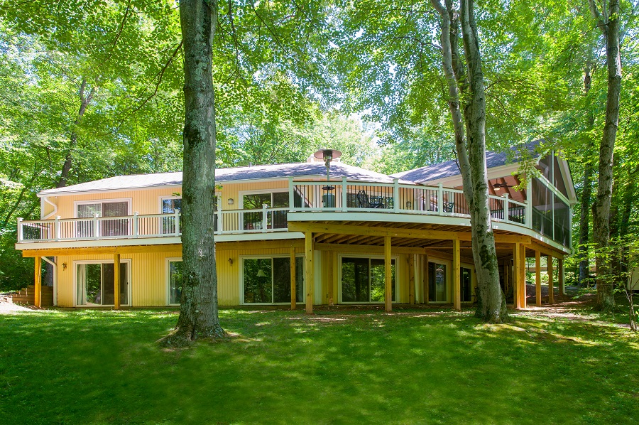 azek-decking-wolf-vinyl-railings-deckorators-screened-porch-darnestown-md-3
