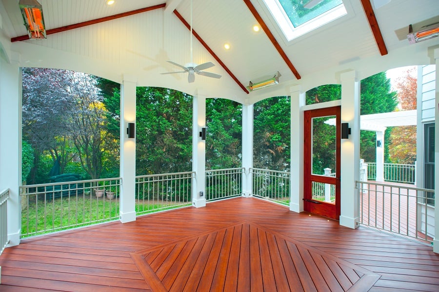 screened porch Bethesda, Maryland with Brazilia Zuri decking