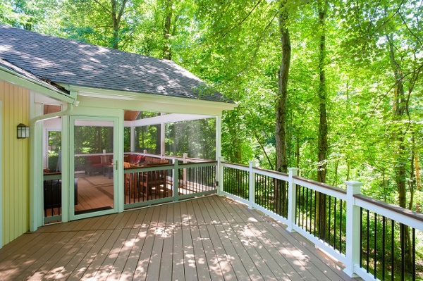 SCREENEZE screen room in Darnestown, Maryland with AZEK decking