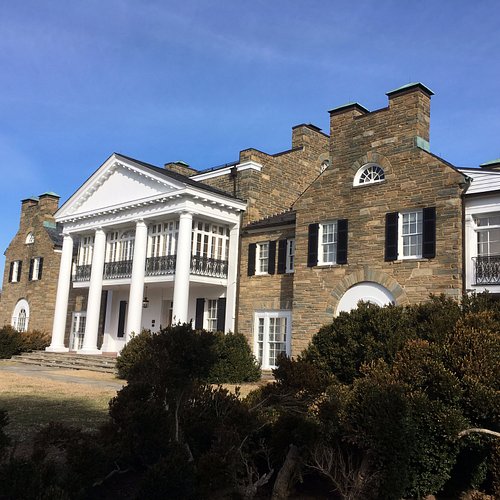 outside-view-of-the-mansion