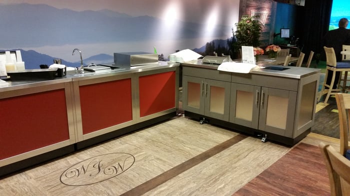 stainless_mobile_cabinet_display_3