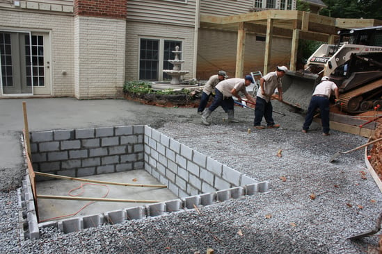 recessed-hot-tub-in-virgini-dug-hole.jpg