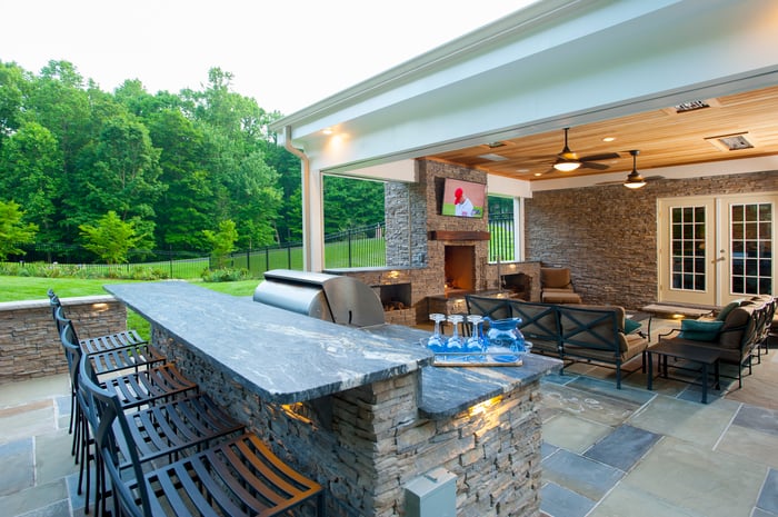 luxurious_backyard_entertaining_in_Fairfax_Virginia_2