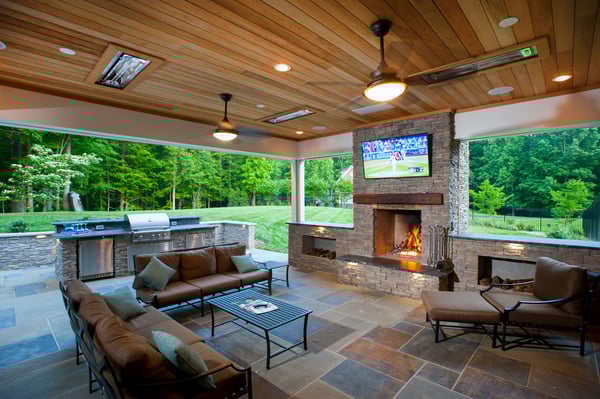 screened-in_patio_in_Fairfax_County_Virginia_with_Infratech_heaters_and_motorized_retractable_Phantom_screens_10