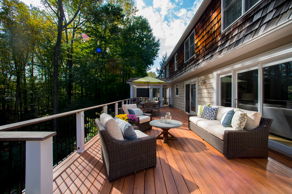 zuri_deck_and_hardwood_screened_porch (9)