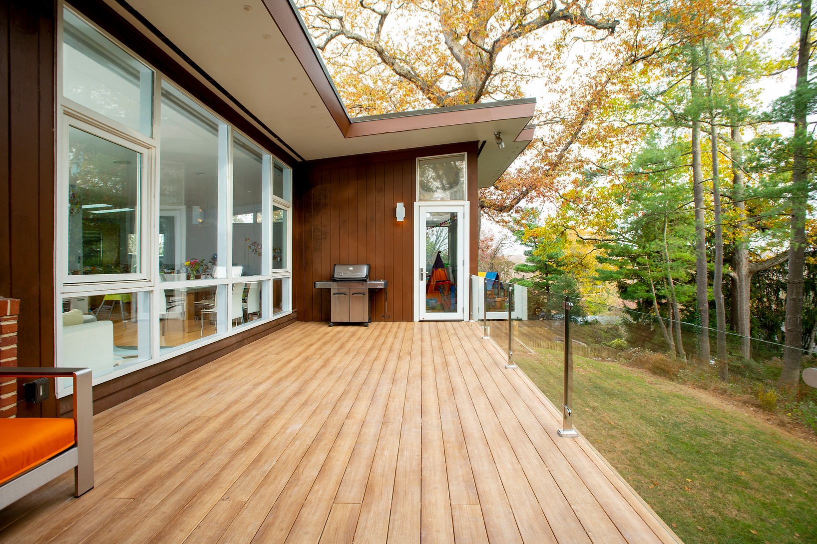 What Should Be Included in Your Contract for a Deck Project?