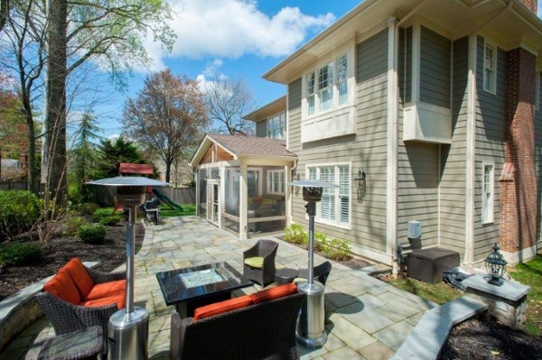 outdoor flagstone patio