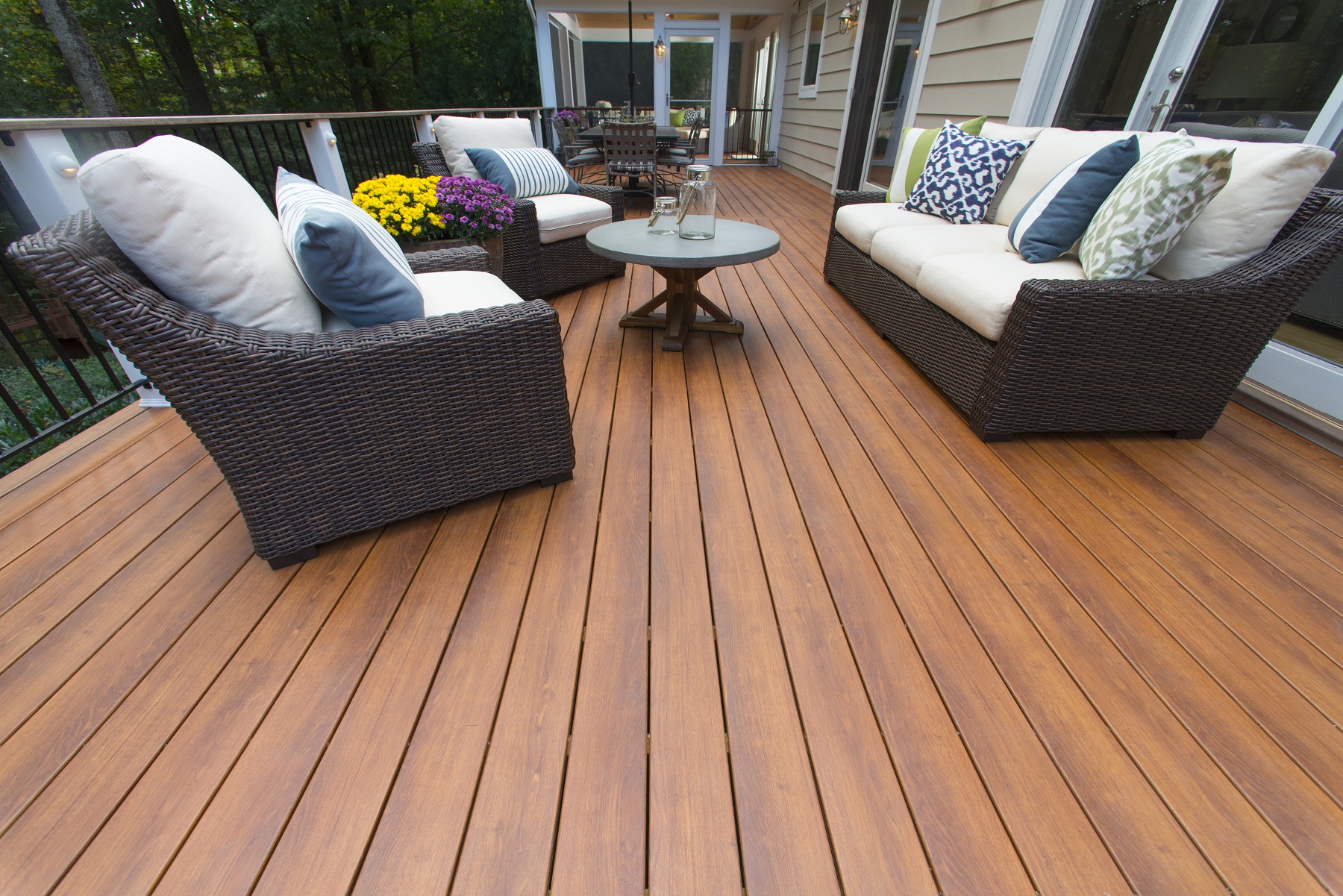 zuri_deck_and_hardwood_screened_porch (14)
