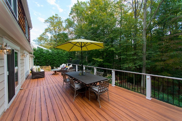 zuri_deck_and_hardwood_screened_porch (15)