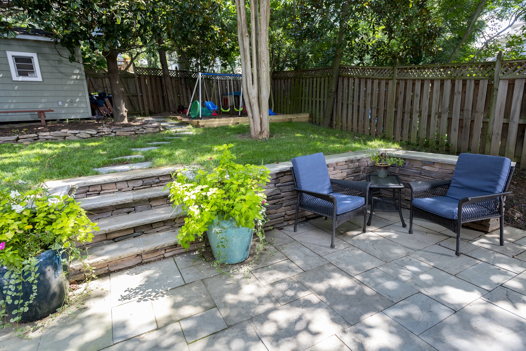 flagstone_patio_remodel_in_lush_green_backyard_washington_dc (5)
