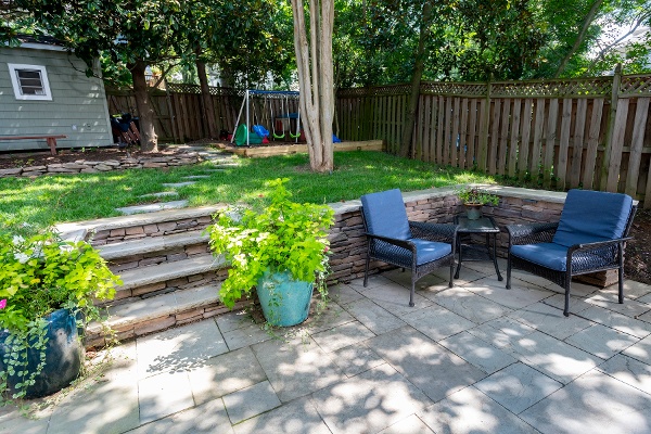 flagstone_patio_remodel_in_lush_green_backyard_washington_dc (5)